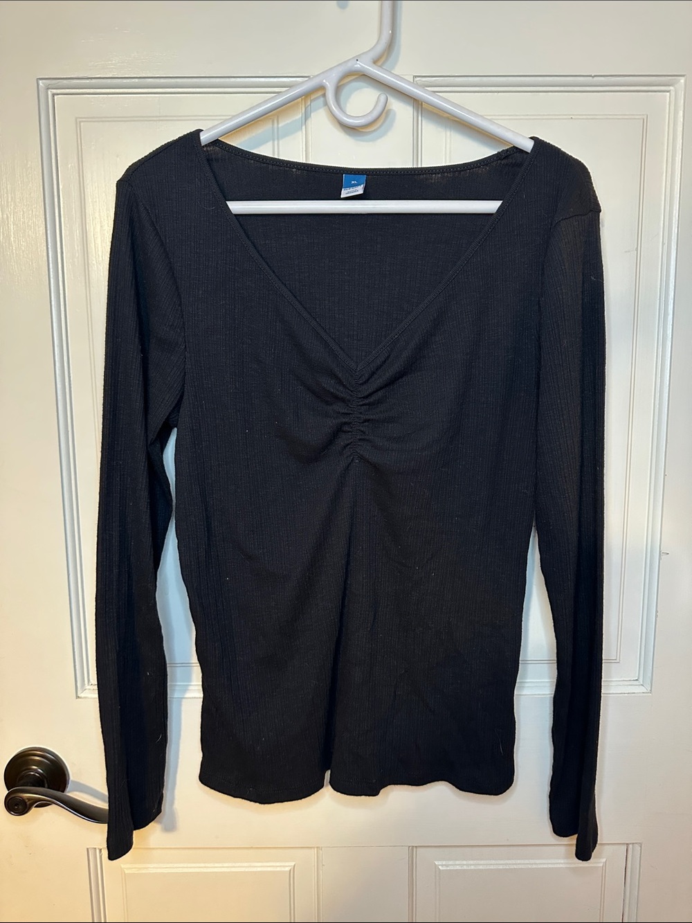 Old Navy Black Long Sleeve V-Neck Ruched Front Top